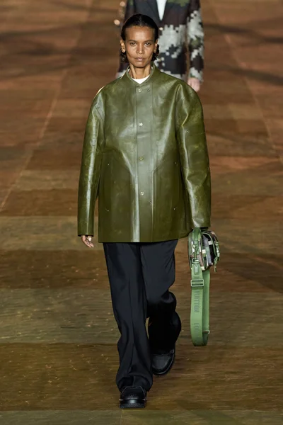Look 3